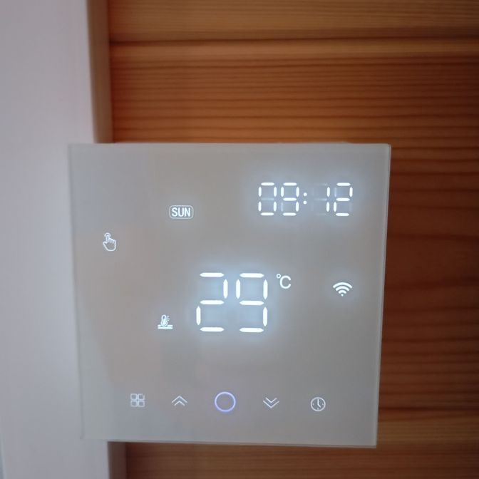Сенсорный терморегулятор HotPanel JA-1 белого цвета на стене